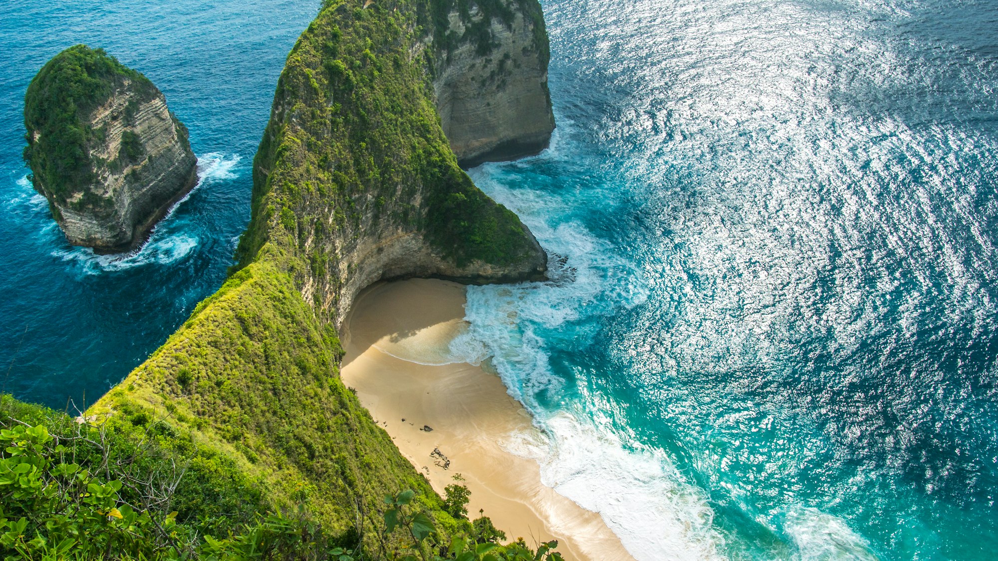 Manta Bay or Kelingking Beach on Nusa Penida Island, Bali, Indonesia